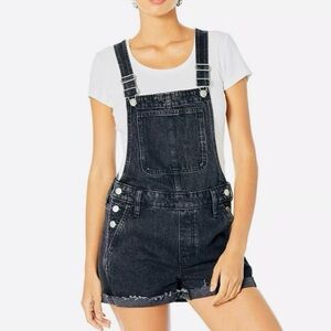 XXL Madewell Shortalls black denim 5 pockets and adjustable straps.Size XXL